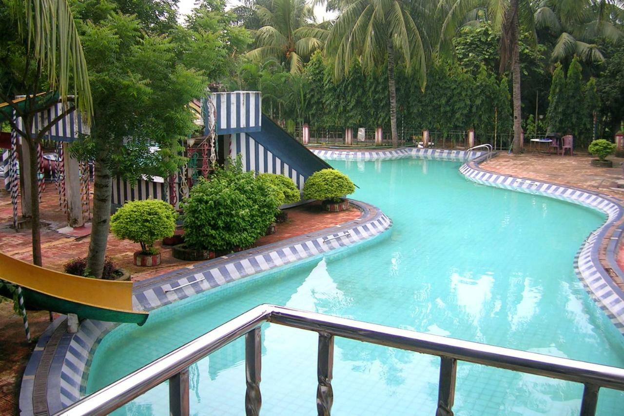 Palm Village Resort Calcutta Exteriör bild